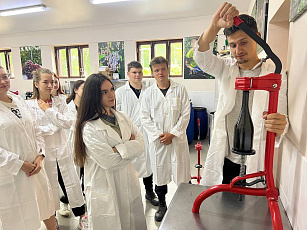 Участники РСО успешно постигают тонкости виноделия 